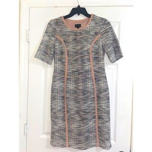 Beautiful tweed midi dress with short sleeves.